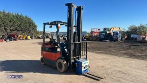 2012 Toyota 25 battery forklift c/w charger - 6