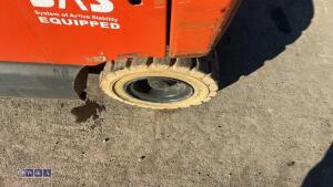 2012 Toyota 25 battery forklift c/w charger - 13