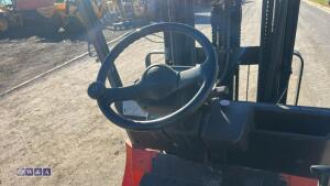 2012 Toyota 25 battery forklift c/w charger - 17