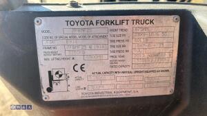2012 Toyota 25 battery forklift c/w charger - 21