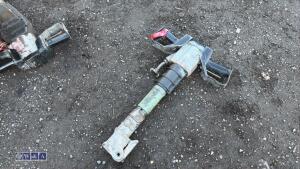 Pneumatic breaker