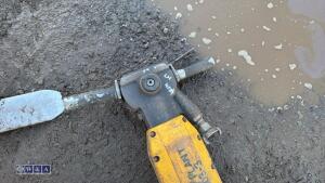 Pneumatic breaker - 2