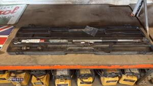 Torque bar c/w case
