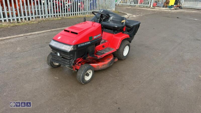 Snapper lt1533 ride on mower