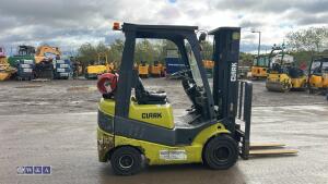Clark gas forklift - 6