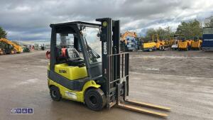 Clark gas forklift - 8
