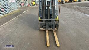 Clark gas forklift - 10