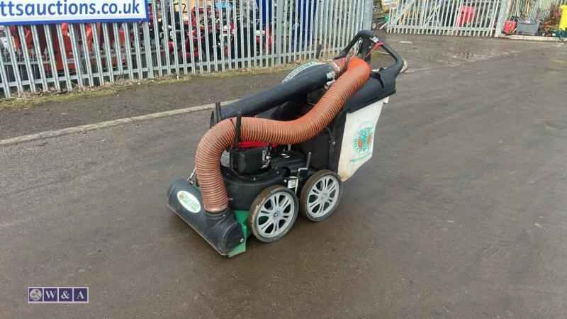 BILLY GOAT PROFESSIONAL MULTI VAC MV650SPH self propelled vacuum c/w wanderhose (s/n 091860077)