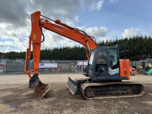 2014 HITACHI ZX135US-SB steel tracked excavator S/n: C00091587 with bucket, blade, piped & Q/hitch - 2