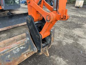 2014 HITACHI ZX135US-SB steel tracked excavator S/n: C00091587 with bucket, blade, piped & Q/hitch - 21