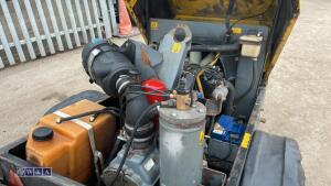 ATLAS COPCO XAS36 fast tow compressor - 9