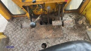 Ford 550 backhoe loader - 26