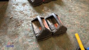 2 x RADIO DETECTION signal generator heads
