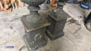 Pair of ornate urns c/w plinth (cast iron, antique green finish) - 3