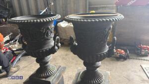 Pair of ornate urns c/w plinth (cast iron, antique green finish) - 4
