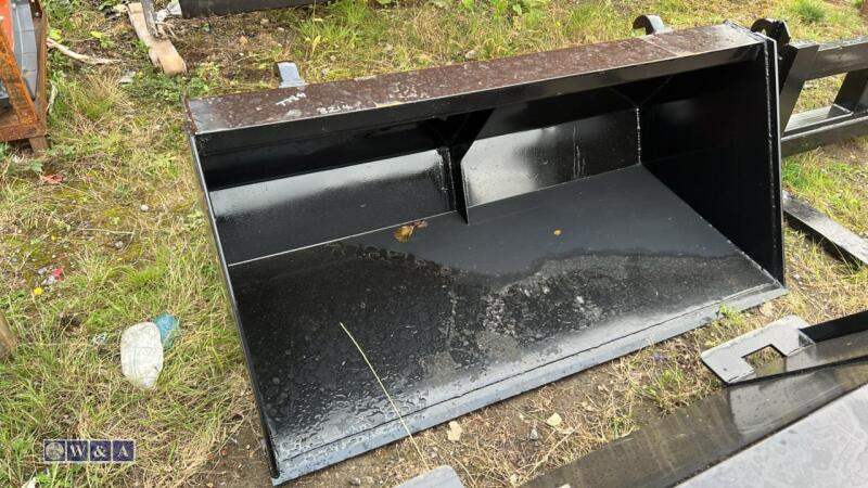 1.5m bucket c/w euro brackets (unused)