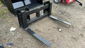 Pallet forks c/w bobcat brackets