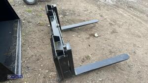 Pallet forks c/w bobcat brackets - 2