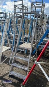 Aluminium platform steps