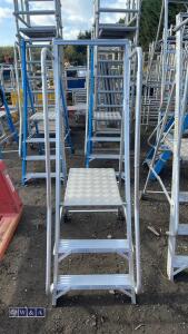 Aluminium platform steps