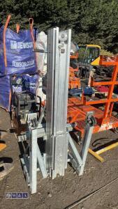 SUMNER 2412 materials hoist c/w forks & extensions - 2