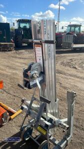 SUMNER 2412 materials hoist c/w forks & extensions - 6