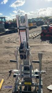 SUMNER 2412 materials hoist c/w forks & extensions - 7