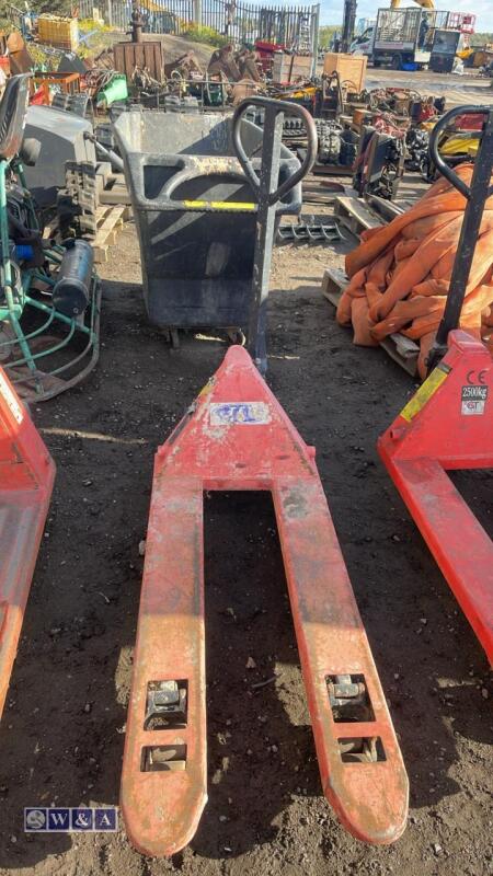 Pallet truck