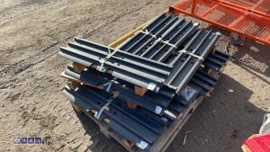Quantity of JCB steel track pads - 4