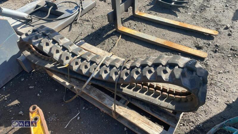 Excavator rubber track (JCB Trackmaster 400K2139)