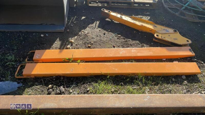 Pair of forklift tine extensions