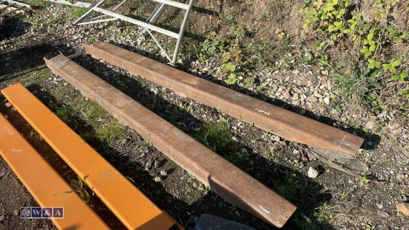 Pair of forklift tine extensions