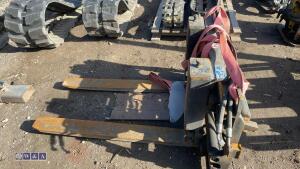 Forklift tines c/w hydraulic spreaders - 5