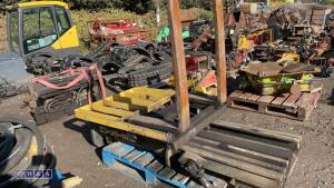 Forklift mast c/w tines - 3