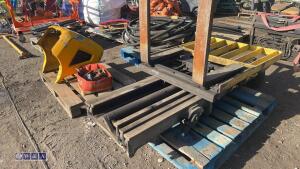 Forklift mast c/w tines - 4