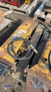 ARROWHEAD S40 hydraulic machine breaker c/w 1 x line(7011) (30mm pins) - 7