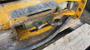 Hydraulic machine breaker c/w 1 x line - 7
