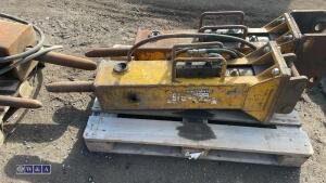 ARROWHEAD S40 hydraulic machine breaker c/w lines (7235) (35mm pins) - 2