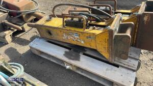 ARROWHEAD S40 hydraulic machine breaker c/w lines (7235) (35mm pins) - 3