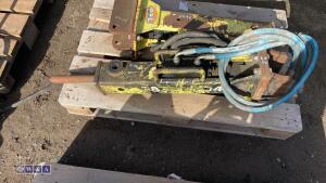 ARROWHEAD S10 hydraulic machine breaker c/w lines (7078) (25mm pins) - 2