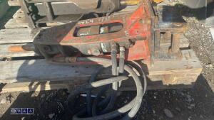 SANDVIK BR222 hydraulic machine breaker c/w lines (30mm pins) - 6