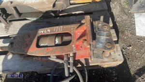 SANDVIK BR222 hydraulic machine breaker c/w lines (30mm pins) - 7
