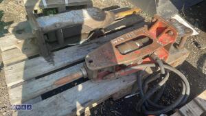 SANDVIK BR222 hydraulic machine breaker c/w lines (30mm pins) - 8