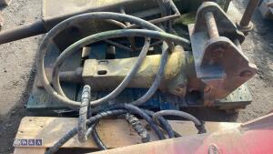 Hydraulic machine breaker (30mm pins)