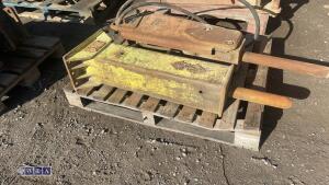 Hydraulic machine breaker