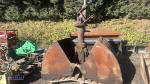 Hydraulic clamshell bucket