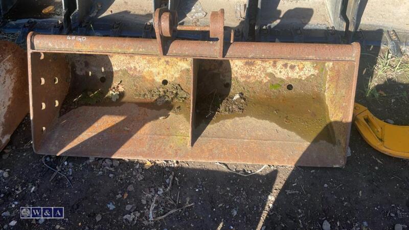 JCB 4ft ditching bucket (35mm pins)
