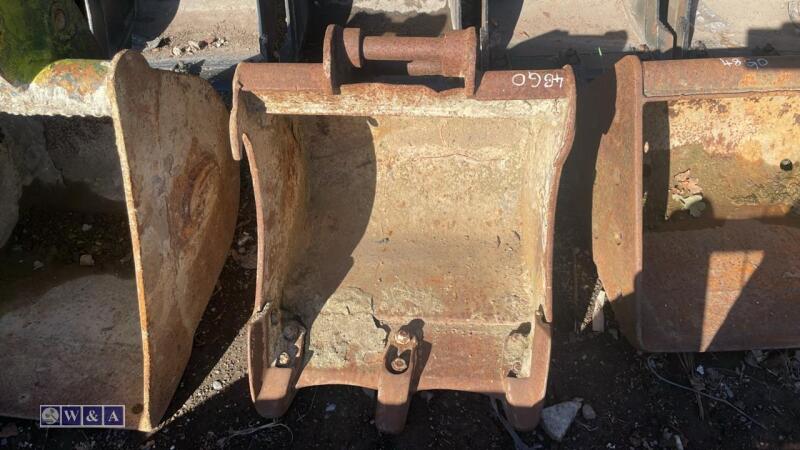 18''digging bucket (30mm pins)
