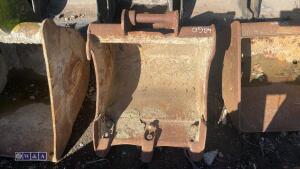 18''digging bucket (30mm pins)
