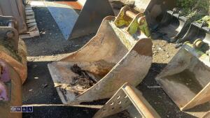 2ft digging bucket (45mm pins)